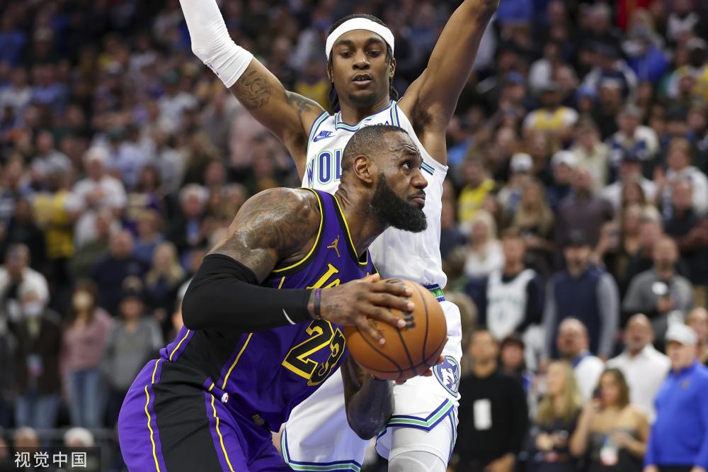 [NBA]勇士快速反击 库里追身三分一箭穿心.